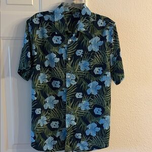 Men's Blue Floral/Hawaiian Pattern Shirt UNC Tarheels